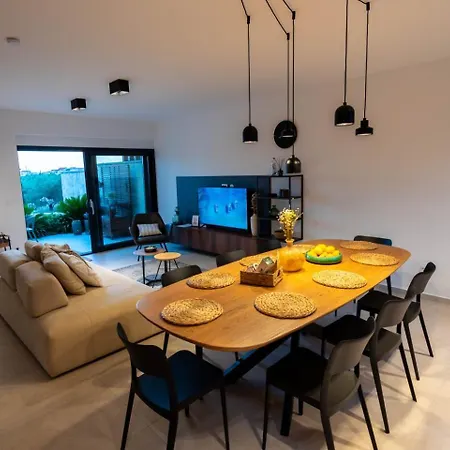 For - Homes D-lux *