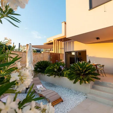 For - Homes D-lux Vila *
